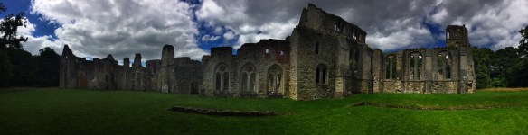 Netley abbeyn seinien sisälle olisi voinut jäädä vain hengaamaan... (with iPhone6)