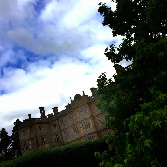 Siirtymä "Bond-elokuvaan" tapahtui automaattisesti upeassa Eynsham Hallissa... (with iPhone6)